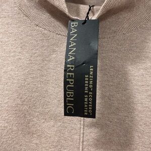 Banana Republic womens Crewneck Sweater - Light Taupe